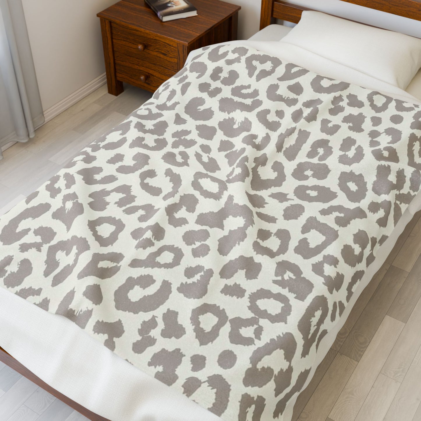 Beige Cheetah Print Velveteen Plush Blanket