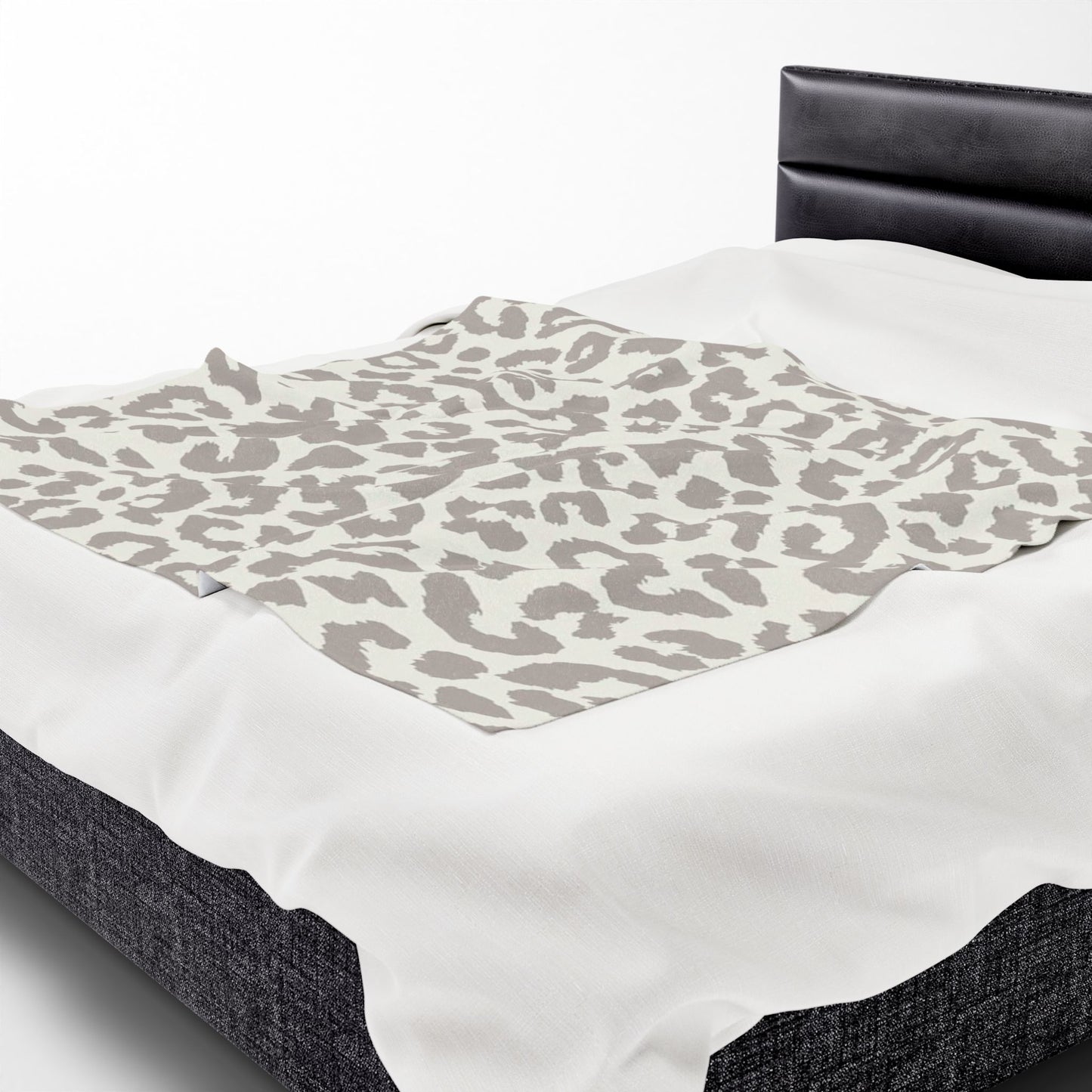 Beige Cheetah Print Velveteen Plush Blanket