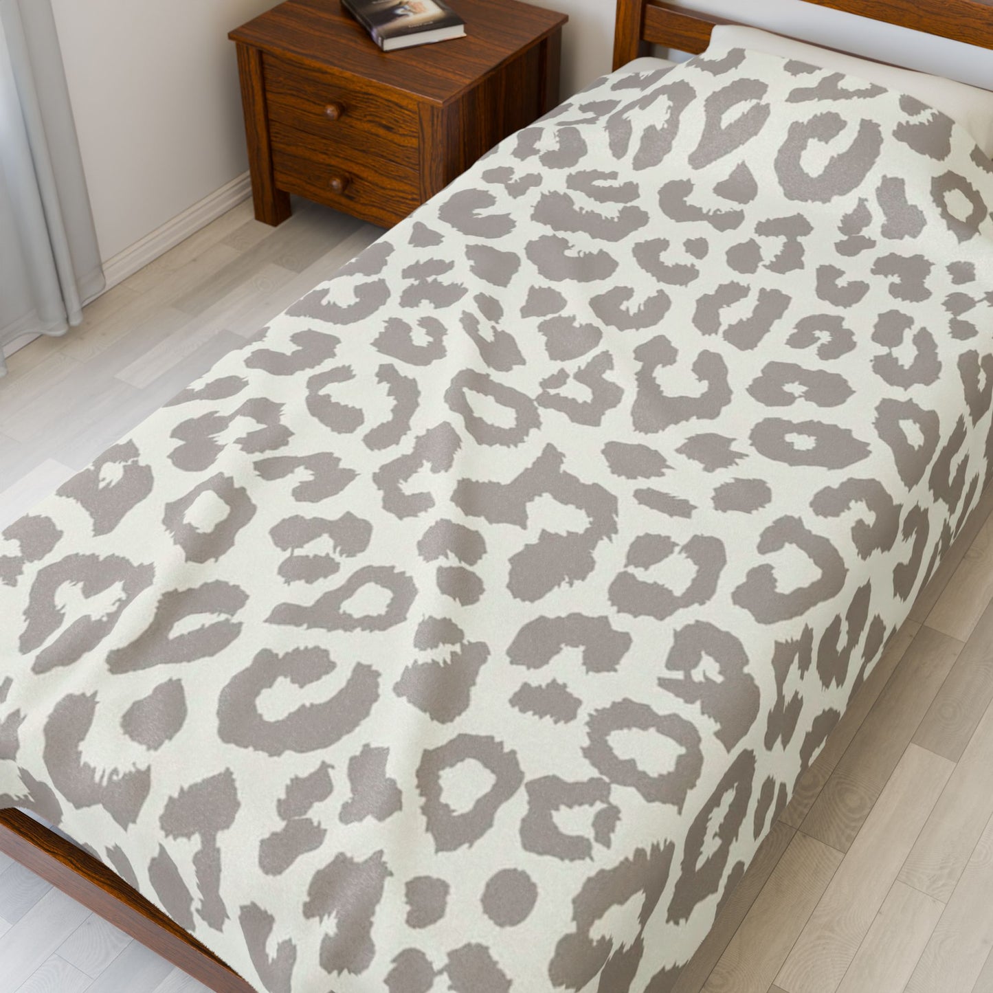 Beige Cheetah Print Velveteen Plush Blanket