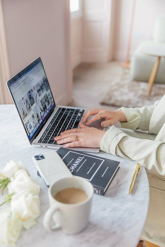 Why Your Etsy Views Are High but Sales Are Low (and How to Fix It) 💻